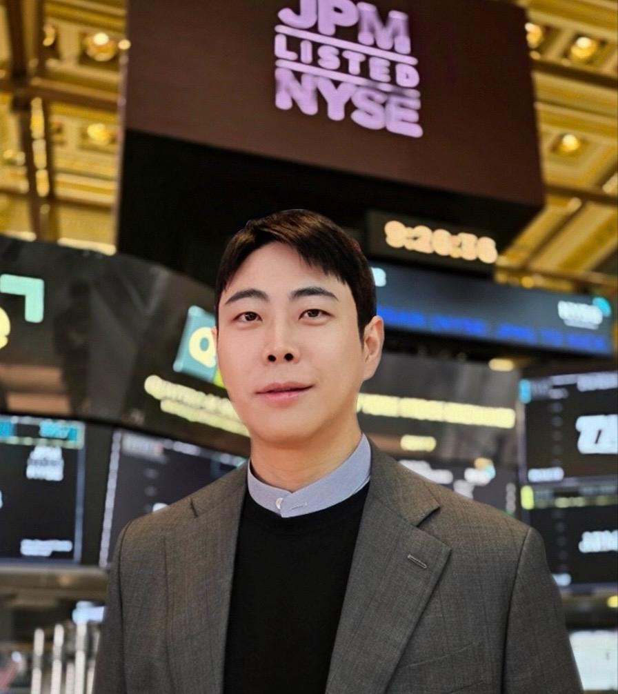 Wook Lee
